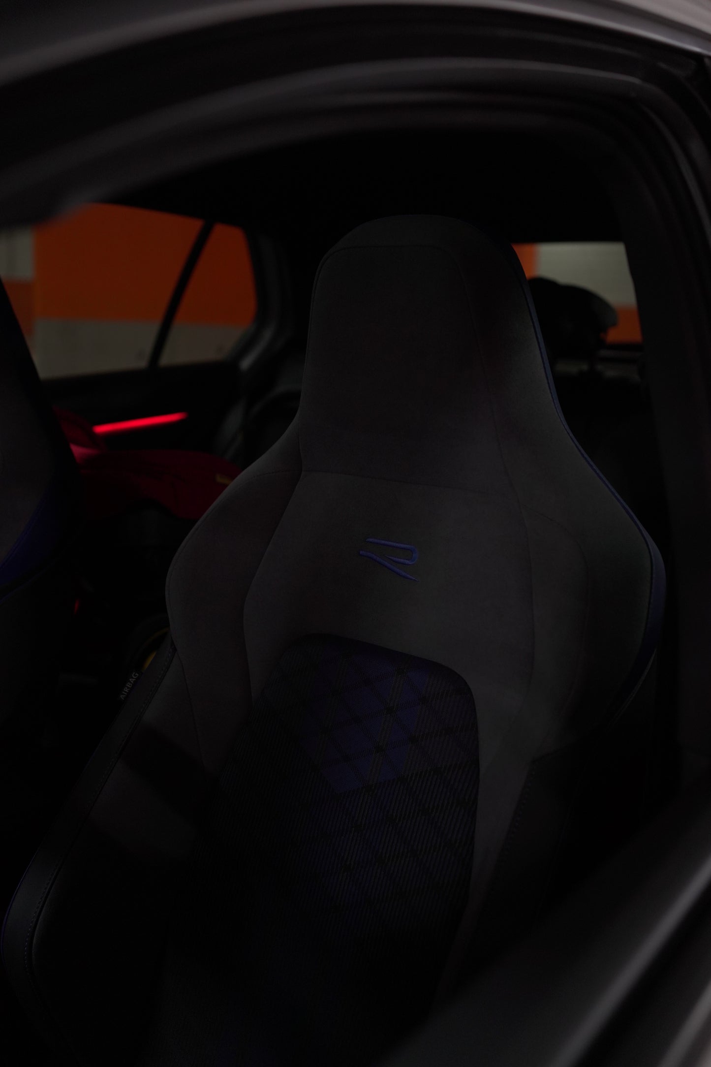 VOLKSWAGEN GOLF 8R – 2.0 TSI 333 CH AKRAPOVIC- IMPORT