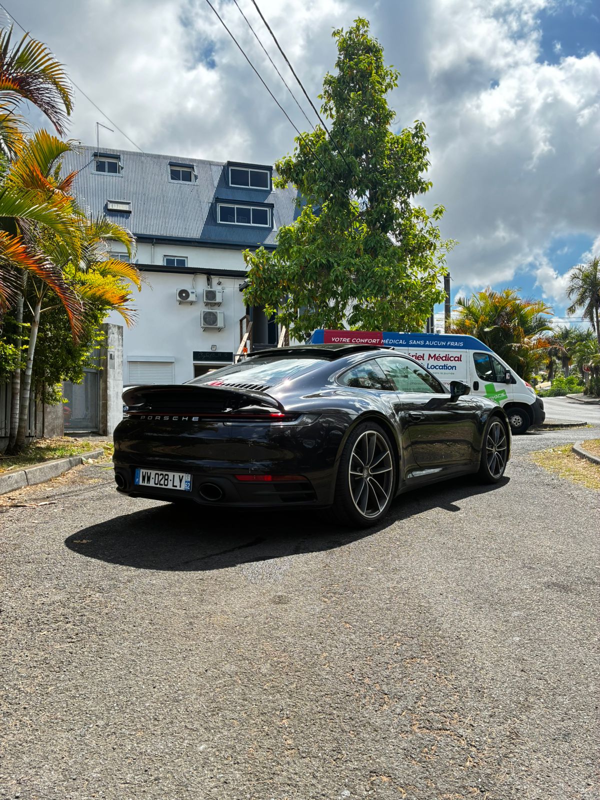 Porsche 911 Type 992 Carrera 4 – 3.0L 385 ch – Pano / État Neuf