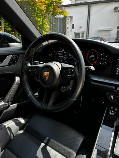 Porsche 911 Type 992 Carrera 4 – 3.0L 385 ch – Pano / État Neuf