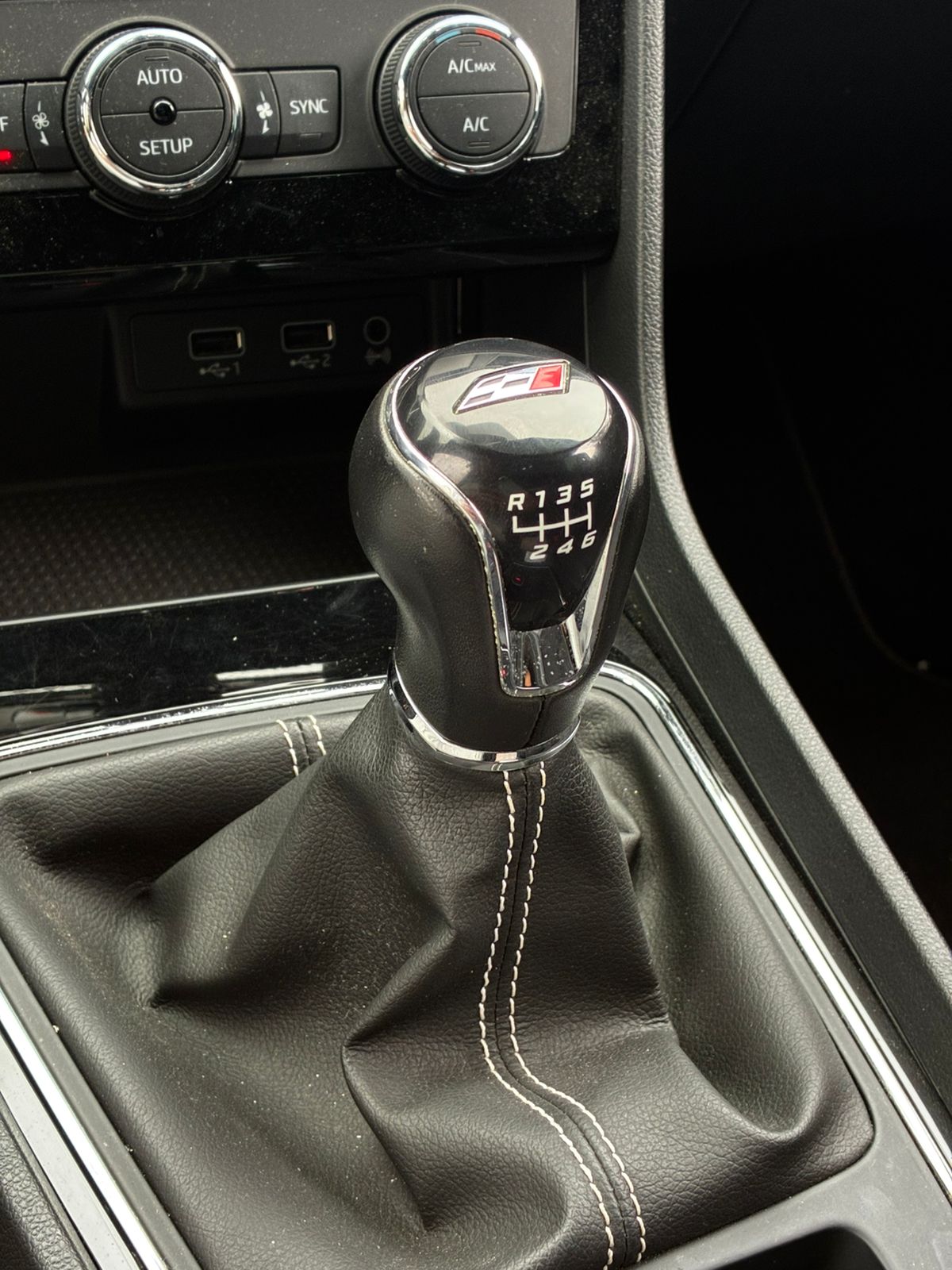 SEAT Leon Cupra 300 – Compacte Sportive Essence, Faible Kilométrage ; État Impeccable
