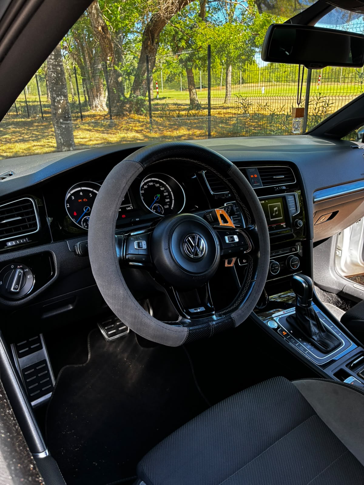 VOLKSWAGEN GOLF 7 R DSG6 4MOTION DISPONIBLE