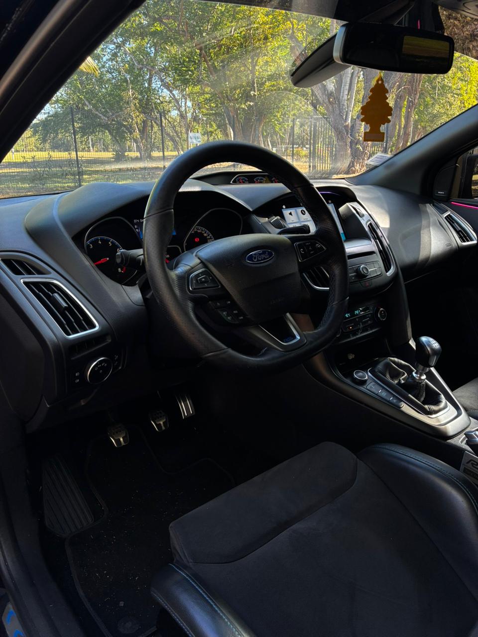 FORD FOCUS RS 350 CH – PACK PERFORMANCE – TOIT PANORAMIQUE – DISPONIBLE