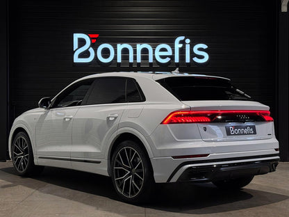 AUDI Q8 55 TFSI HYBRIDE 381 CH S LINE – DISPONIBLE À L'IMPORTATION